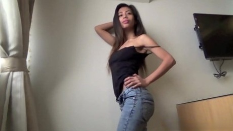 Sexy amateur Filipina gives a blowjob and gets her pussy rammed