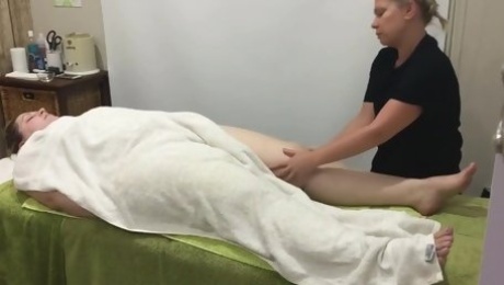 Hot Pretty Bbw Getting Deep Relaxing Body Massage At Spa U010